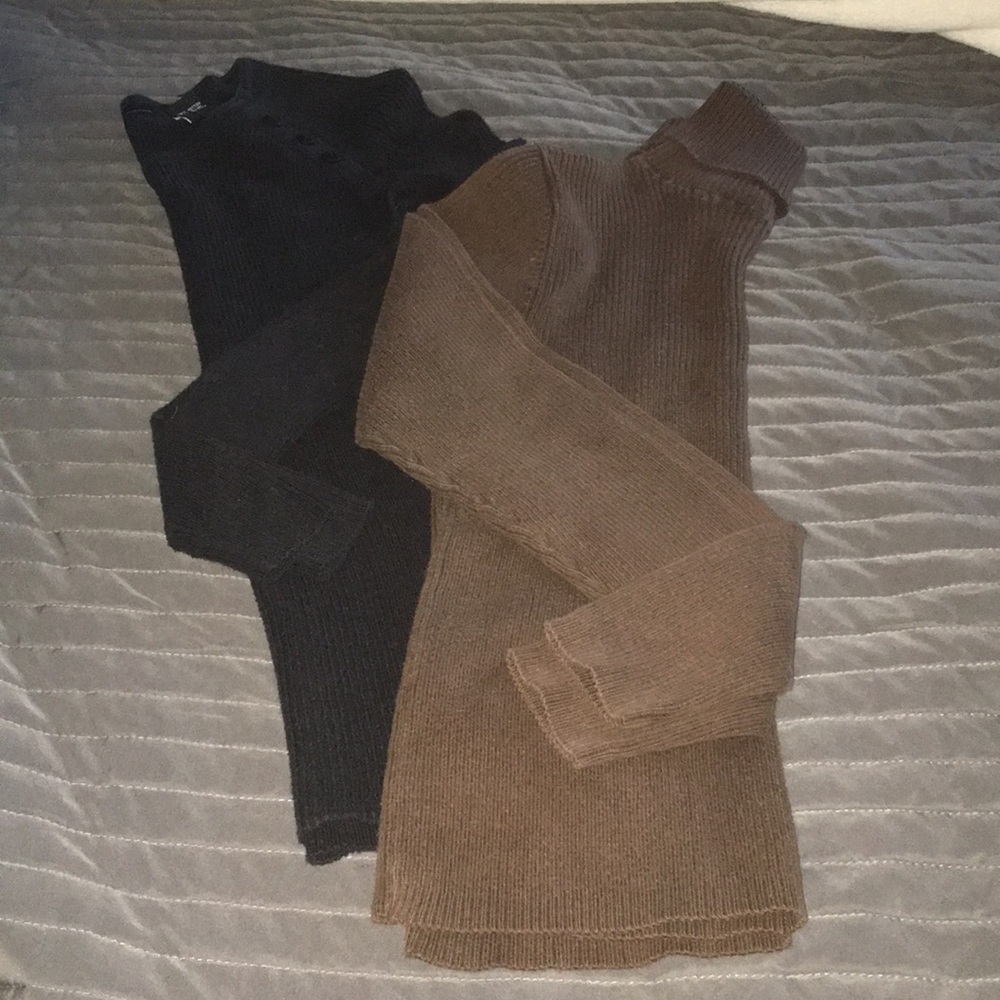 Moda international long sleeved sweaters